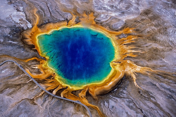 Phát hiện "nắp magma đang thở" trong siêu núi lửa Yellowstone - Ảnh 1.