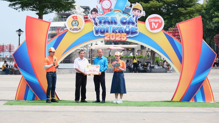 Game show dành riêng cho công nhân tại Đà Nẵng hấp dẫn ngay từ tập đầu tiên- Ảnh 2. Game show dành riêng cho công nhân tại Đà Nẵng hấp dẫn ngay từ tập đầu tiên- Ảnh 2.