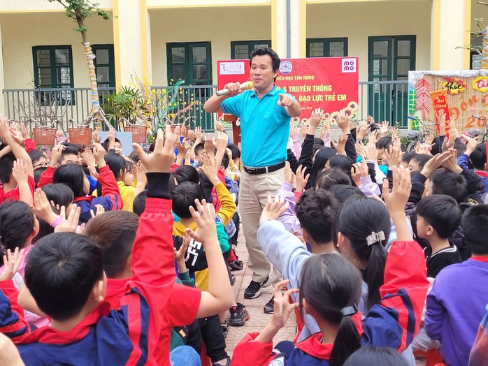 Những điểm tựa yêu thương: 30 năm một sứ mệnh bảo vệ trẻ em- Ảnh 1. Những điểm tựa yêu thương: 30 năm một sứ mệnh bảo vệ trẻ em- Ảnh 1.
