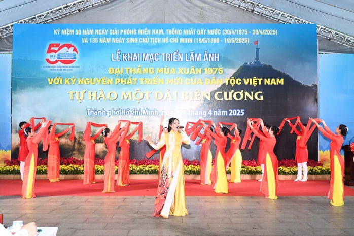 Khai mạc triển lãm “Đại thắng Mùa Xuân 1975 với Kỷ nguyên phát triển mới của dân tộc Việt Nam” - Ảnh 8.