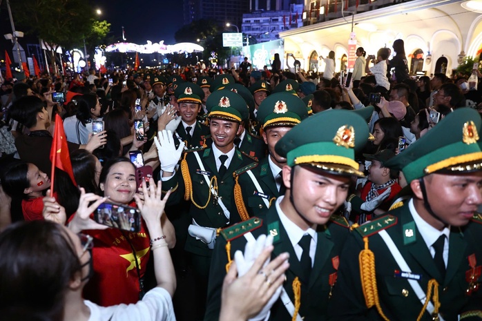 Rạo rực sao hôm nay...!- Ảnh 3. Rạo rực sao hôm nay...!- Ảnh 3.