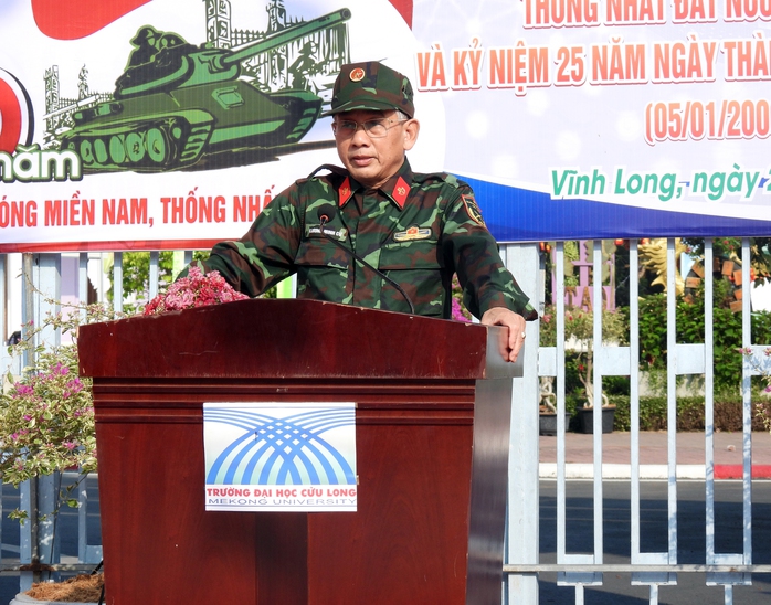 Trường đại học đầu tiên ở ĐBSCL có “Đường cờ chiến thắng” dịp lễ 30-4- Ảnh 2. Trường đại học đầu tiên ở ĐBSCL có “Đường cờ chiến thắng” dịp lễ 30-4- Ảnh 2.