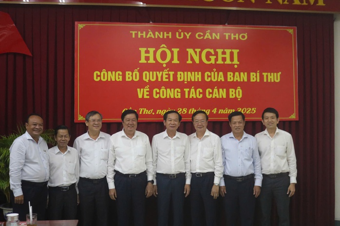 Phát biểu xúc động của Chủ tịch HĐND TP Cần Thơ khi nhận quyết định nghỉ hưu- Ảnh 5. Phát biểu xúc động của Chủ tịch HĐND TP Cần Thơ khi nhận quyết định nghỉ hưu- Ảnh 5.