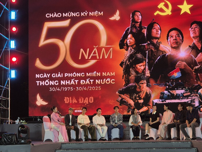Bùi Thạc Chuyên bật mí về kết mới của "Địa đạo: Mặt trời trong bóng tối"- Ảnh 1. Bùi Thạc Chuyên bật mí về kết mới của "Địa đạo: Mặt trời trong bóng tối"- Ảnh 1.