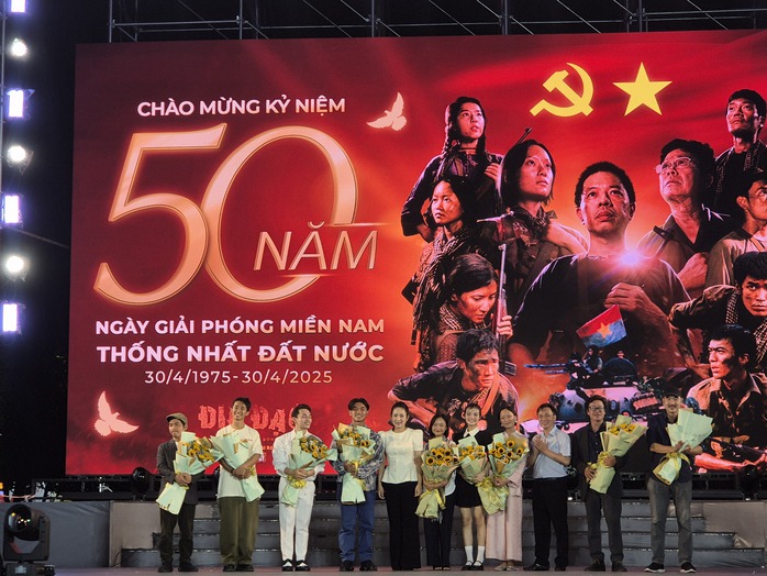 Bùi Thạc Chuyên bật mí về kết mới của "Địa đạo: Mặt trời trong bóng tối"- Ảnh 4. Bùi Thạc Chuyên bật mí về kết mới của "Địa đạo: Mặt trời trong bóng tối"- Ảnh 4.