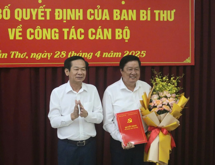 Phát biểu xúc động của Chủ tịch HĐND TP Cần Thơ khi nhận quyết định nghỉ hưu- Ảnh 2. Phát biểu xúc động của Chủ tịch HĐND TP Cần Thơ khi nhận quyết định nghỉ hưu- Ảnh 2.