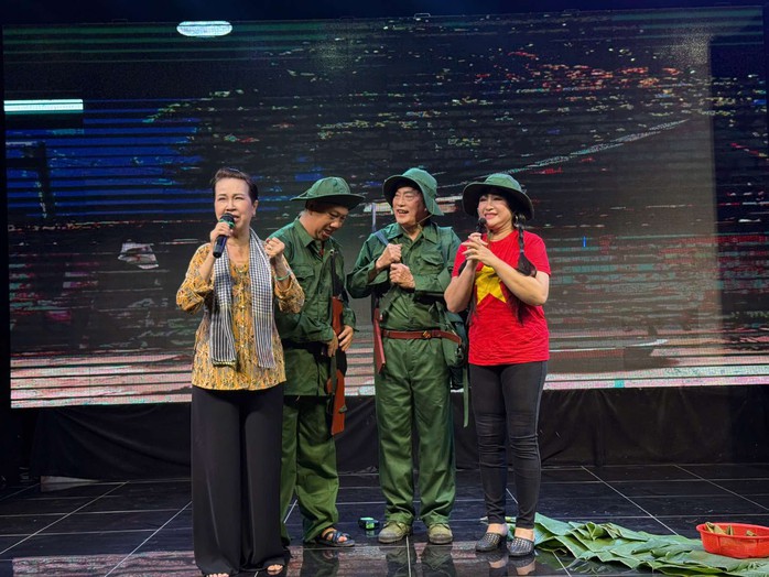 Chương trình Văn nghệ đặc biệt tri ân cựu chiến binh tại Đức Hòa, dấu ấn đẹp của ca sĩ Bích Thủy - Ảnh 6.
