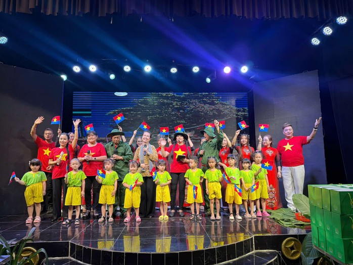 Chương trình Văn nghệ đặc biệt tri ân cựu chiến binh tại Đức Hòa, dấu ấn đẹp của ca sĩ Bích Thủy - Ảnh 4.