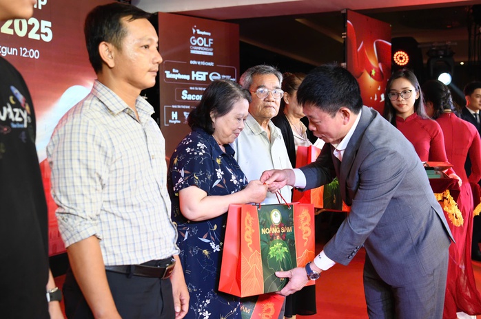 Golfer Tăng Thành Trung vô địch Giải Golf Tiền Phong - "Non sông một dải" - Ảnh 2.