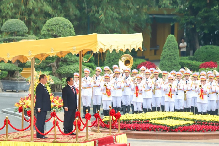 Lễ đón Thủ tướng Nhật Bản thăm chính thức Việt Nam- Ảnh 4. Lễ đón Thủ tướng Nhật Bản thăm chính thức Việt Nam - Ảnh 4.