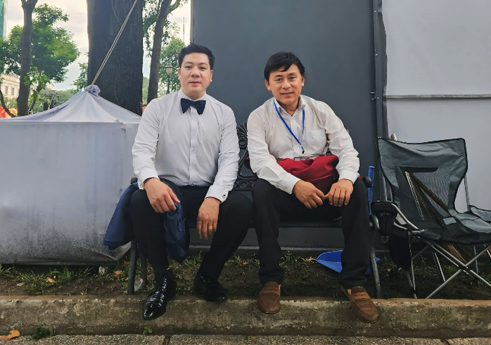 NSND Quốc Hưng hát mở màn Lễ kỷ niệm 50 năm thống nhất đất nước - Ảnh 3.
