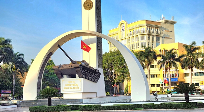 "Nở hoa trong lòng địch" - Ảnh 2. "Nở hoa trong lòng địch" - Ảnh 2.