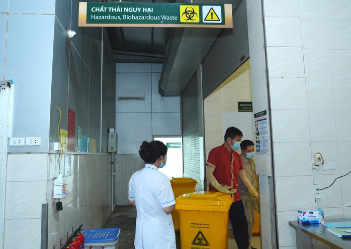 Bệnh viện Bạch Mai lên tiếng vụ bịa đặt về chất thải, yêu cầu điều tra- Ảnh 3. Bệnh viện Bạch Mai lên tiếng vụ bịa đặt về chất thải, yêu cầu điều tra- Ảnh 3.