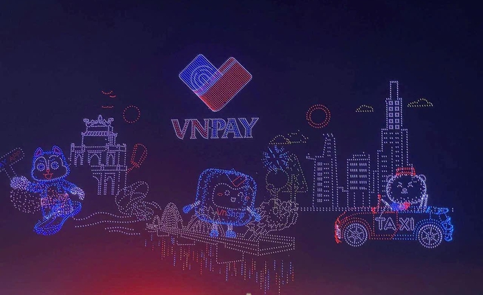 VNPAY bị chỉ trích dữ dội vì xuất hiện dày đặc trong đêm tổng duyệt kỷ lục 10.500 drone- Ảnh 1. VNPAY bị chỉ trích dữ dội vì xuất hiện dày đặc trong đêm tổng duyệt kỷ lục 10.500 drone- Ảnh 1.