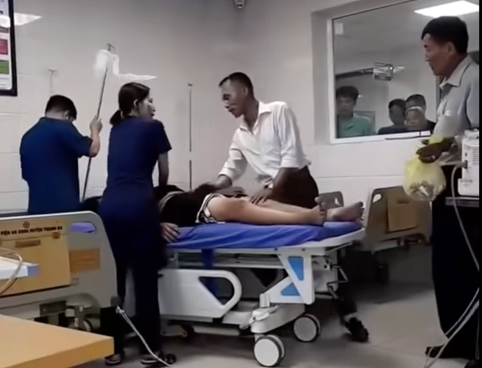 Xử lý vụ nhân viên y tế bị hành hung khi cấp cứu bệnh nhân - Ảnh 2.