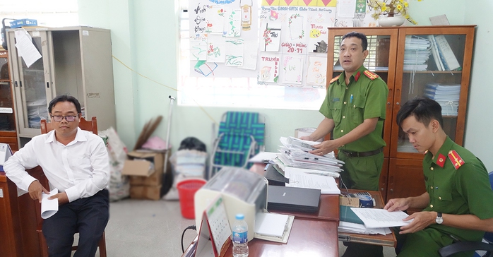 Bắt tạm giam, khám xét nơi ở và nơi làm việc của 2 bị can tại An Giang- Ảnh 3. Bắt tạm giam, khám xét nơi ở và nơi làm việc của 2 bị can tại An Giang- Ảnh 3.