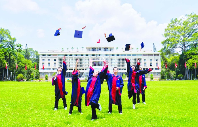 TRƯỜNG ĐH HÙNG VƯƠNG TP HỒ CHÍ MINH: Chuyển mình giữa dòng chảy 50 năm Giải phóng miền Nam- Ảnh 2. TRƯỜNG ĐH HÙNG VƯƠNG TP HỒ CHÍ MINH: Chuyển mình giữa dòng chảy 50 năm Giải phóng miền Nam- Ảnh 2.