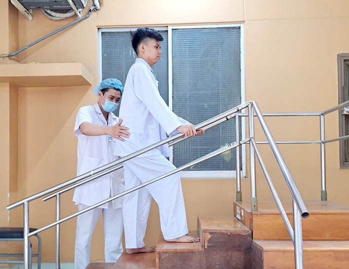 Sau chuyến dã ngoại leo núi, nam sinh phù nề tay chân, suy đa tạng- Ảnh 2. Sau chuyến dã ngoại leo núi, nam sinh phù nề tay chân, suy đa tạng- Ảnh 2.