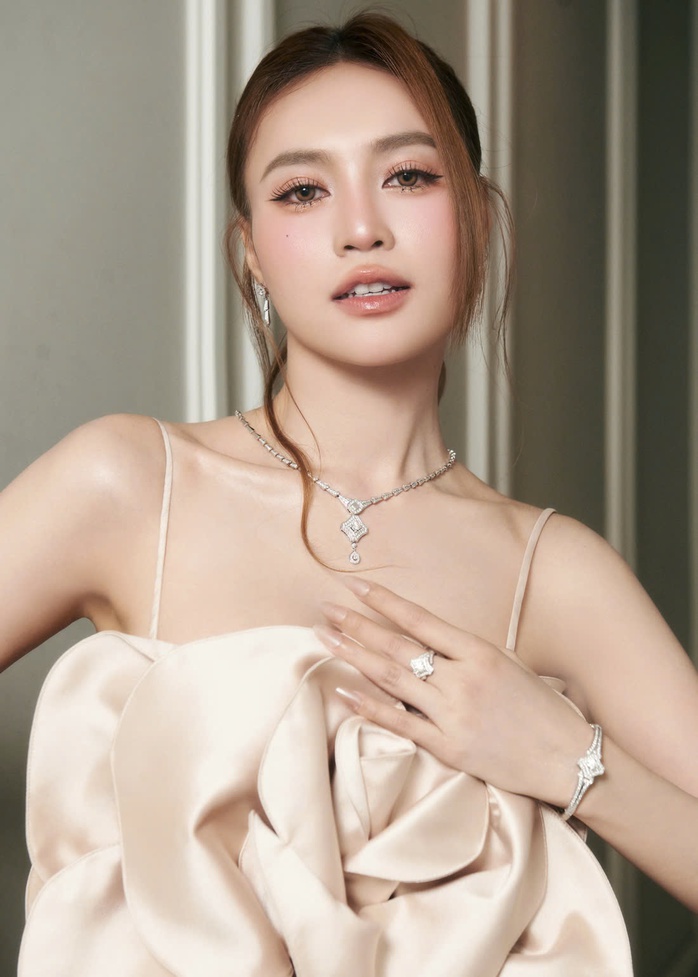 Ninh Dương Lan Ngọc bùng nổ nhan sắc - Ảnh 1.