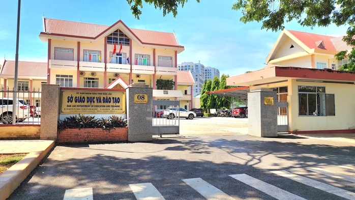 Hàng ngàn giáo viên ở Đắk Lắk bị thu hồi tiền phụ cấp ưu đãi- Ảnh 5. Hàng ngàn giáo viên ở Đắk Lắk bị thu hồi tiền phụ cấp ưu đãi- Ảnh 5.