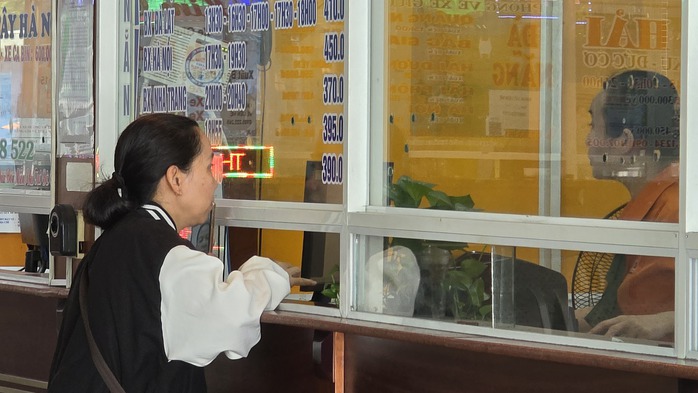 Hình ảnh bến xe trung tâm Đà Nẵng trước dịp nghỉ lễ 30-4 - Ảnh 2.