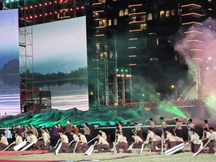 Hòa Minzy, anh trai, anh tài… hội ngộ tại "Mùa xuân thống nhất" - Ảnh 13.