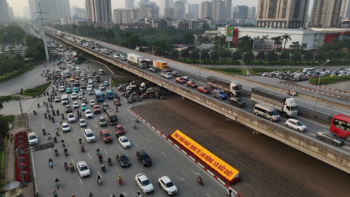 Người dân đổ về quê, nhiều tuyến đường cửa ngõ Hà Nội ùn tắc- Ảnh 1. Người dân đổ về quê, nhiều tuyến đường cửa ngõ Hà Nội ùn tắc- Ảnh 1.