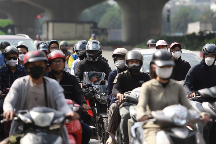 Người dân đổ về quê, nhiều tuyến đường cửa ngõ Hà Nội ùn tắc- Ảnh 4. Người dân đổ về quê, nhiều tuyến đường cửa ngõ Hà Nội ùn tắc- Ảnh 4.