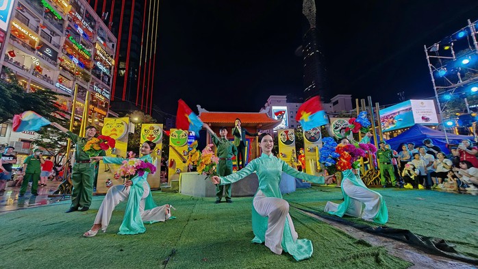 "Âm sắc phương Nam" - Những thanh âm nồng nàn chào mừng 50 năm thống nhất đất nước- Ảnh 5. "Âm sắc phương Nam" - Những thanh âm nồng nàn chào mừng 50 năm thống nhất đất nước- Ảnh 5.