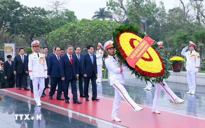 Lãnh đạo Đảng, Nhà nước vào Lăng viếng Chủ tịch Hồ Chí Minh - Ảnh 3.