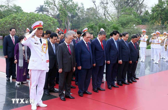 Lãnh đạo Đảng, Nhà nước vào Lăng viếng Chủ tịch Hồ Chí Minh - Ảnh 3.