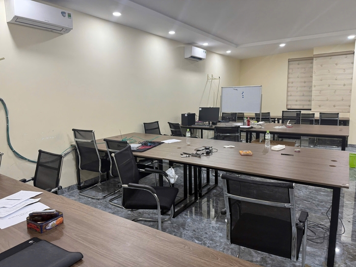 Công an TP HCM đồng loạt khám xét 6 địa điểm, bắt giữ 31 người- Ảnh 3. Công an TP HCM đồng loạt khám xét 6 địa điểm, bắt giữ 31 người- Ảnh 3.
