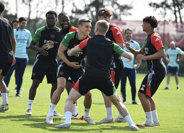 Arsenal đại chiến Paris Saint-Germain: Cho lần đầu tiên- Ảnh 5. Arsenal đại chiến Paris Saint-Germain: Cho lần đầu tiên- Ảnh 5.