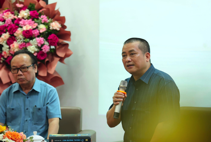 Ra mắt sách "Con đường tương lai"- Ảnh 3. Ra mắt sách "Con đường tương lai"- Ảnh 3.