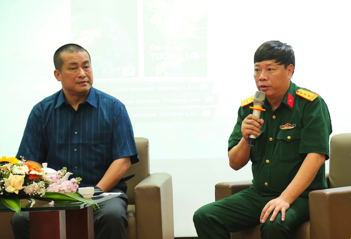 Ra mắt sách "Con đường tương lai"- Ảnh 4. Ra mắt sách "Con đường tương lai"- Ảnh 4.