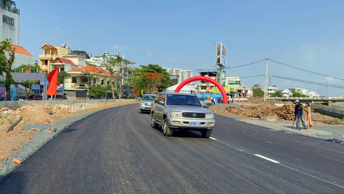 Hơn 4 km đường ven kênh Tham Lương chính thức thông xe kỹ thuật- Ảnh 2. Hơn 4 km đường ven kênh Tham Lương chính thức thông xe kỹ thuật- Ảnh 2.