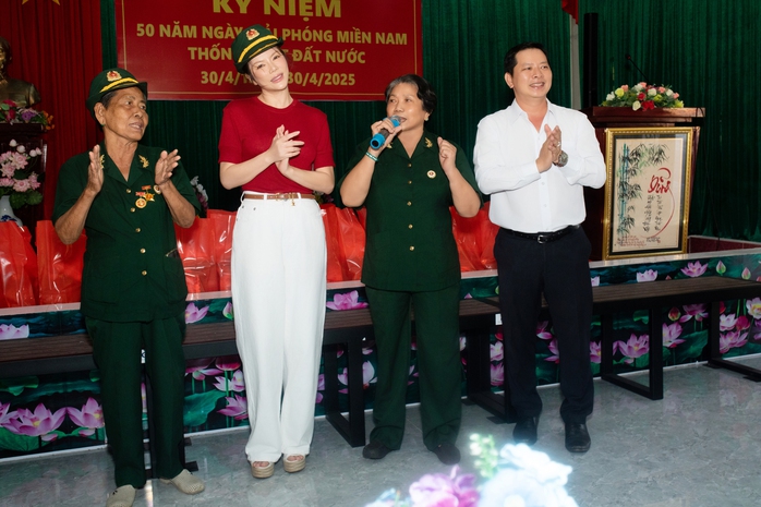 Hành động của Lý Nhã Kỳ tiết lộ một điều - Ảnh 2.