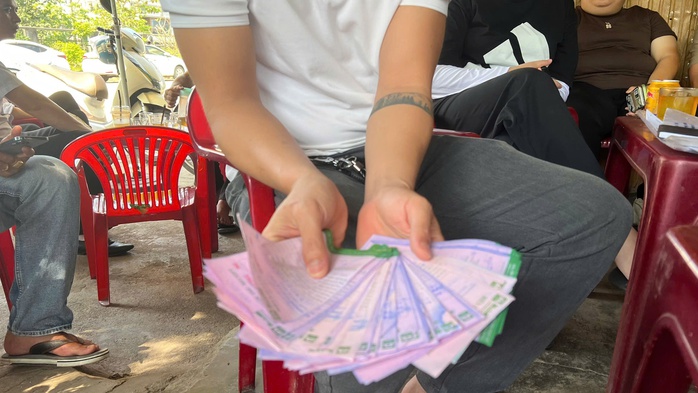 Đại diện Tập đoàn Mai Linh hứa gì khi làm việc với người lao động bị nợ tiền?- Ảnh 2. Đại diện Tập đoàn Mai Linh hứa gì khi làm việc với người lao động bị nợ tiền?- Ảnh 2.