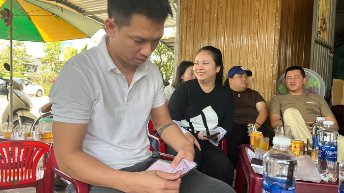 Đại diện Tập đoàn Mai Linh hứa gì khi làm việc với người lao động bị nợ tiền?- Ảnh 3. Đại diện Tập đoàn Mai Linh hứa gì khi làm việc với người lao động bị nợ tiền?- Ảnh 3.