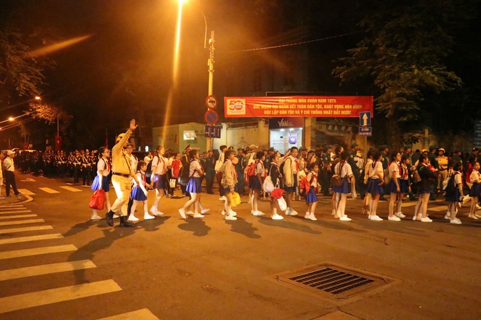 Lưu ý người dân cần biết khi đi xem diễu binh, diễu hành ngày 30-4- Ảnh 1. Lưu ý người dân cần biết khi đi xem diễu binh, diễu hành ngày 30-4- Ảnh 1.