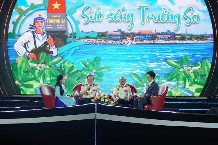 Chính luận nghệ thuật kỷ niệm 50 năm giải phóng Trường Sa- Ảnh 3. Chính luận nghệ thuật kỷ niệm 50 năm giải phóng Trường Sa- Ảnh 3.