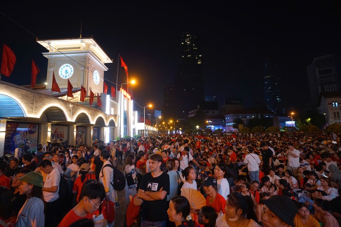 Người dân đã chuẩn bị sẵn sàng đón đoàn diễu binh, diễu hành- Ảnh 7. Người dân đã chuẩn bị sẵn sàng đón đoàn diễu binh, diễu hành- Ảnh 7.