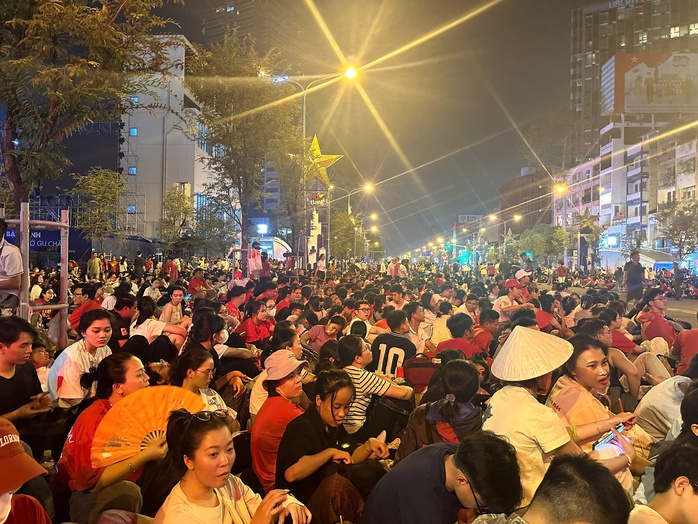 Người dân đã chuẩn bị sẵn sàng đón đoàn diễu binh, diễu hành- Ảnh 8. Người dân đã chuẩn bị sẵn sàng đón đoàn diễu binh, diễu hành- Ảnh 8.