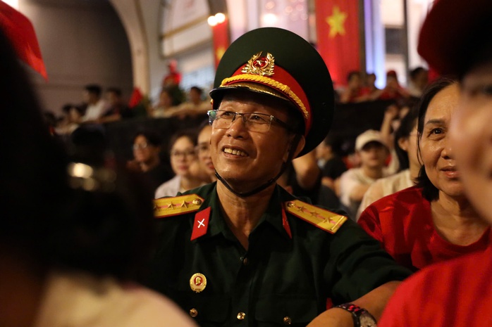 Người dân đã chuẩn bị sẵn sàng đón đoàn diễu binh, diễu hành- Ảnh 9. Người dân đã chuẩn bị sẵn sàng đón đoàn diễu binh, diễu hành- Ảnh 9.