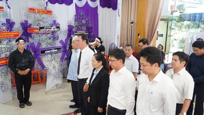 Lãnh đạo TP HCM viếng tang Linh mục Phêrô Phan Khắc Từ- Ảnh 1. Lãnh đạo TP HCM viếng tang Linh mục Phêrô Phan Khắc Từ- Ảnh 1.