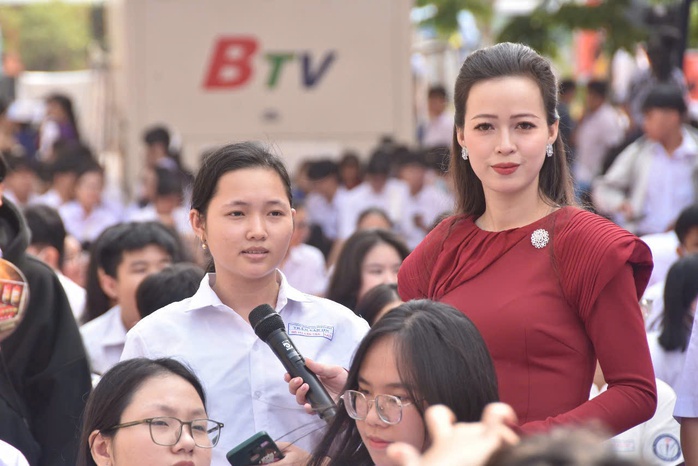 Sáng 5-4, "Đưa trường học đến thí sinh" tại TP HCM- Ảnh 1. Sáng 5-4, "Đưa trường học đến thí sinh" tại TP HCM- Ảnh 1.