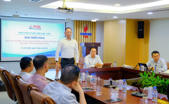 Ông Cao Hoài Dương - Bí thư Đảng ủy, Chủ tịch HĐQT PVOIL phát biểu tại buổi triển khai khóa đào tạo