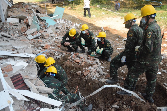Đoàn cứu hộ Việt Nam tìm thấy thêm 3 thi thể nạn nhân động đất Myanmar- Ảnh 9. Đoàn cứu hộ Việt Nam tìm thấy thêm 3 thi thể nạn nhân động đất Myanmar- Ảnh 9.