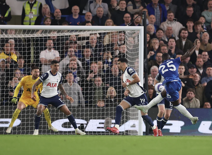 Thắng Tottenham ở derby mưa thẻ, Chelsea trở lại Top 4 Ngoại hạng- Ảnh 1. Thắng Tottenham ở derby mưa thẻ, Chelsea trở lại Top 4 Ngoại hạng- Ảnh 1.