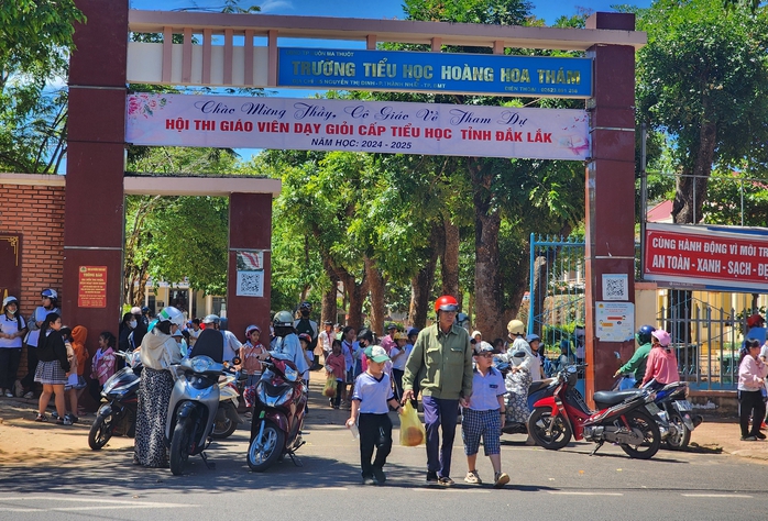 Xác minh phản ánh "trường bất chấp lệnh cấm tổ chức dạy thêm thu tiền"- Ảnh 1. Xác minh phản ánh "trường bất chấp lệnh cấm tổ chức dạy thêm thu tiền"- Ảnh 1.